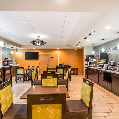 Comfort Inn & Suites Кууквил Екстериор снимка