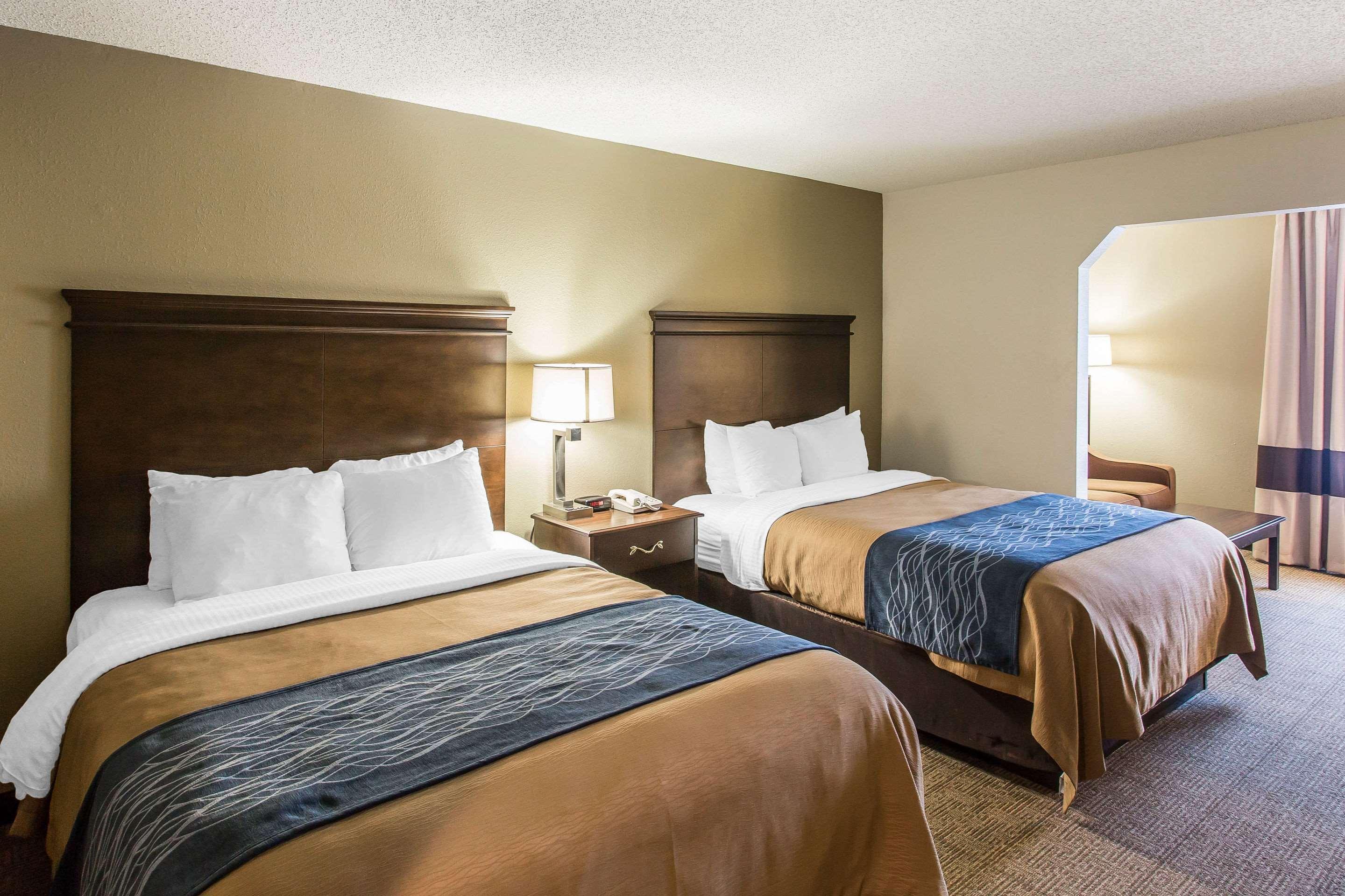 Comfort Inn & Suites Кууквил Екстериор снимка
