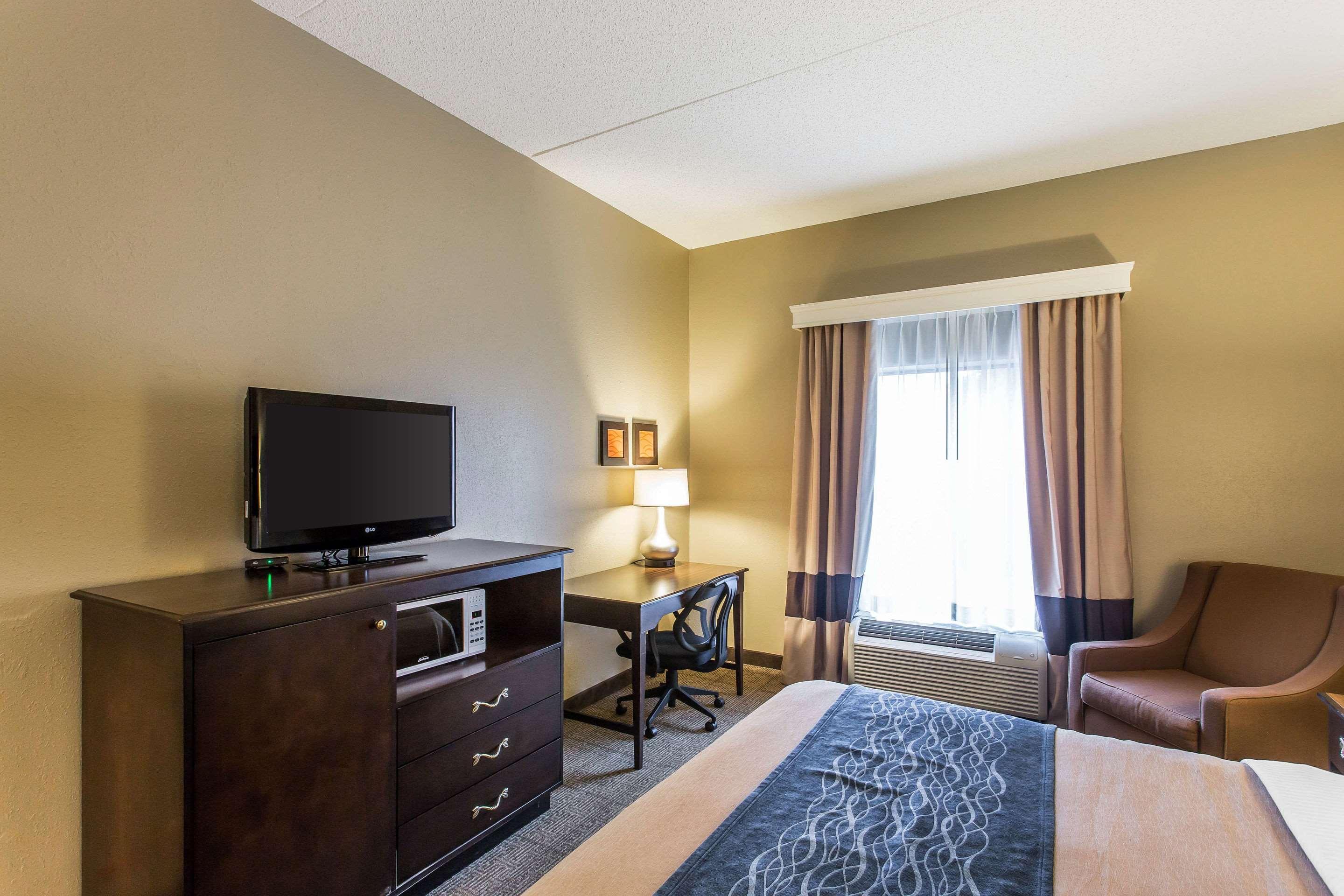 Comfort Inn & Suites Кууквил Екстериор снимка