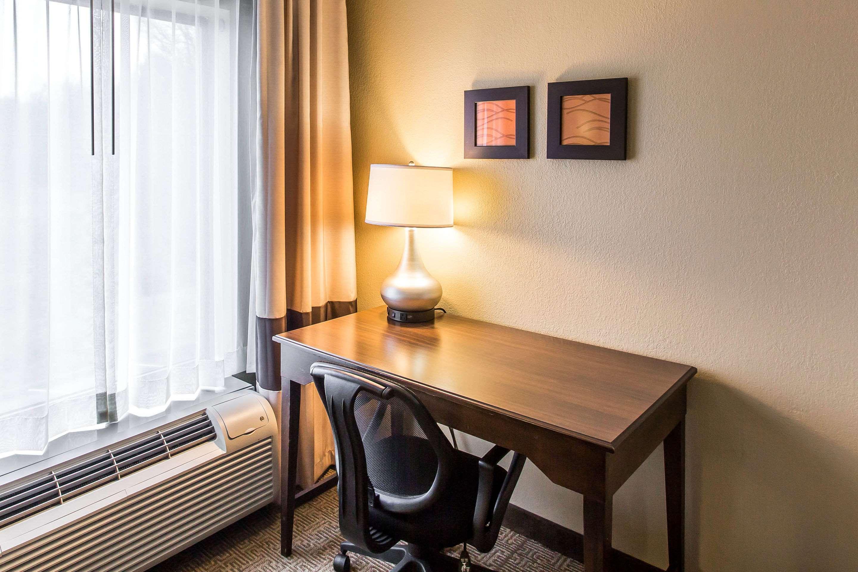 Comfort Inn & Suites Кууквил Екстериор снимка