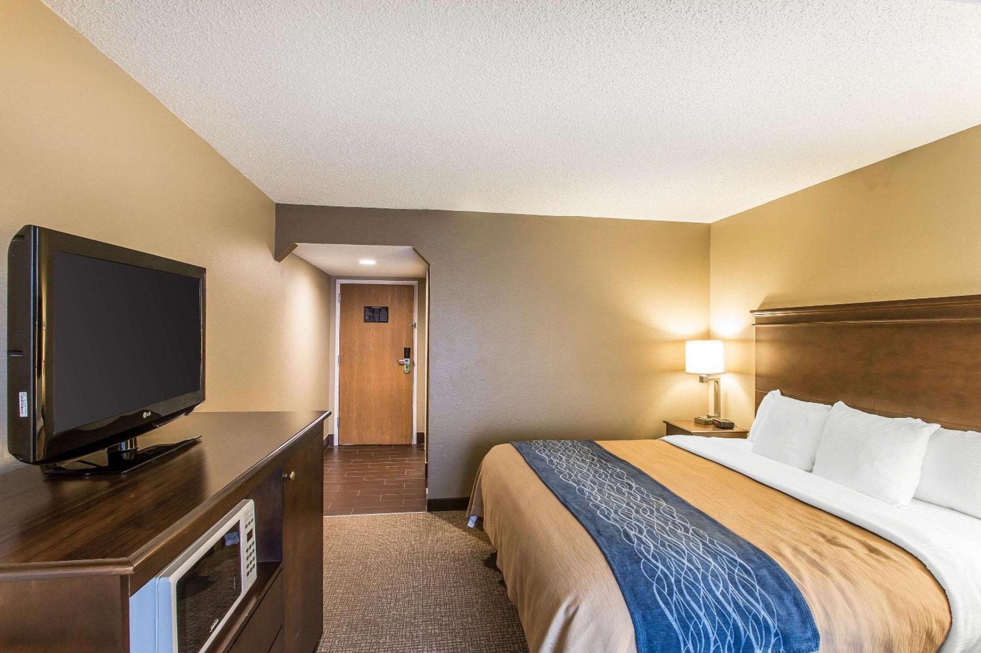Comfort Inn & Suites Кууквил Екстериор снимка
