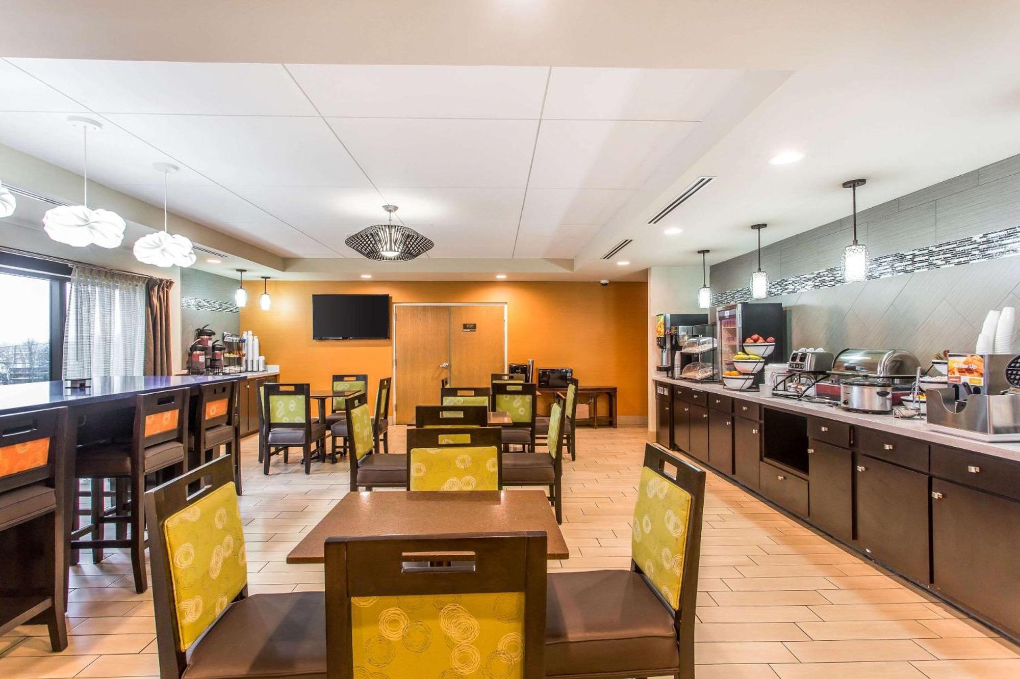 Comfort Inn & Suites Кууквил Екстериор снимка