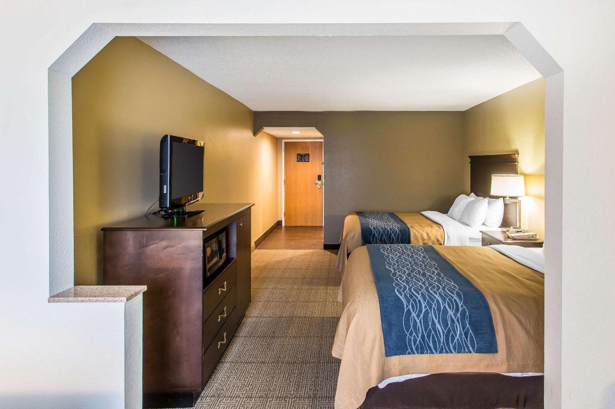 Comfort Inn & Suites Кууквил Екстериор снимка