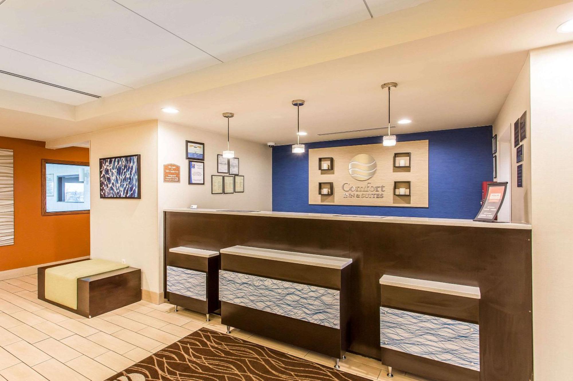 Comfort Inn & Suites Кууквил Екстериор снимка