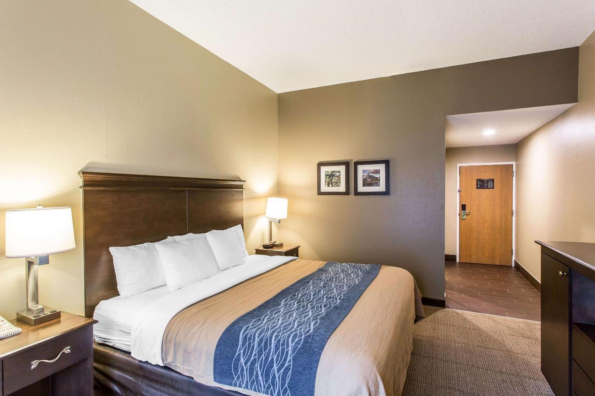 Comfort Inn & Suites Кууквил Екстериор снимка