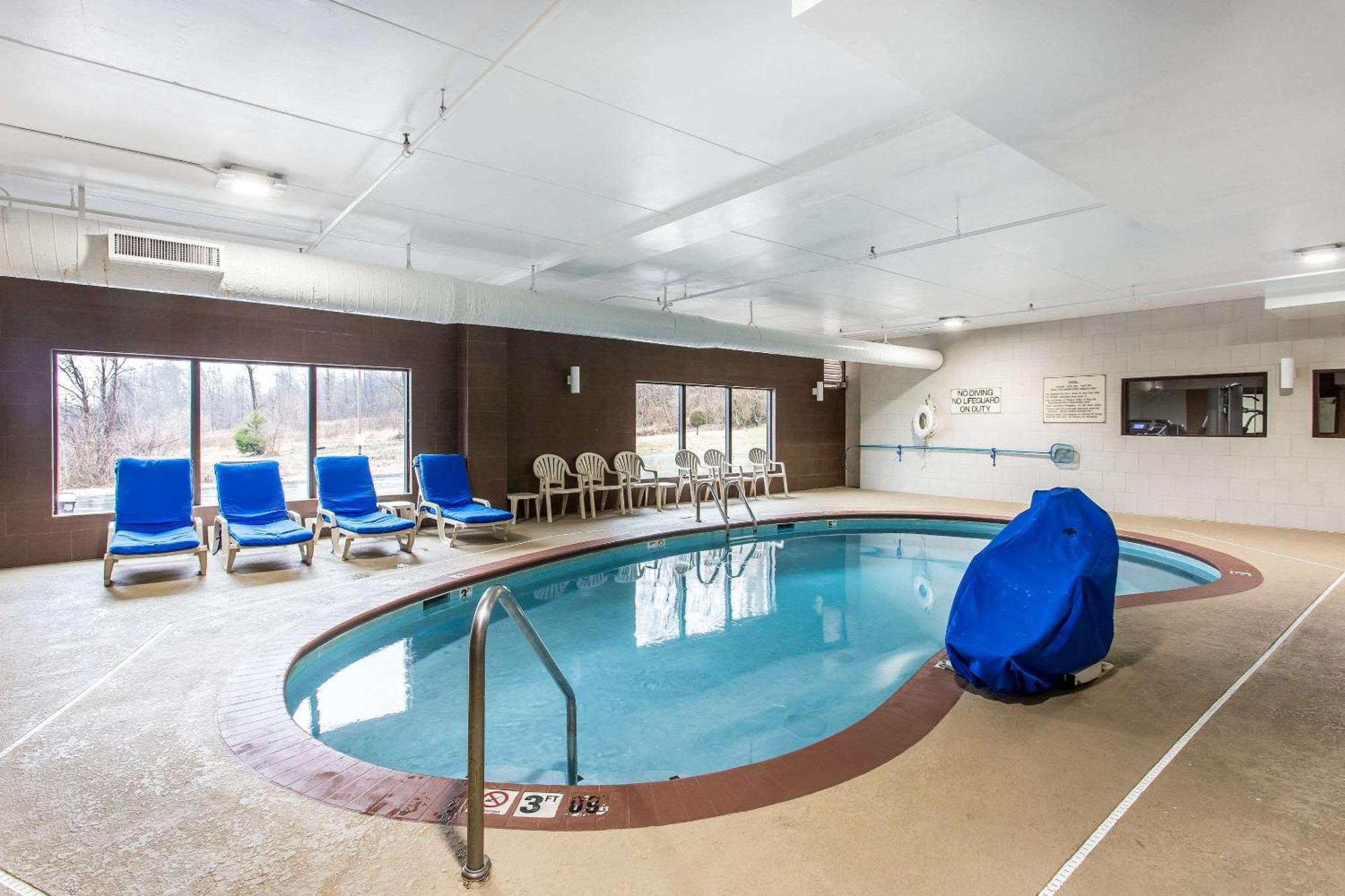 Comfort Inn & Suites Кууквил Екстериор снимка