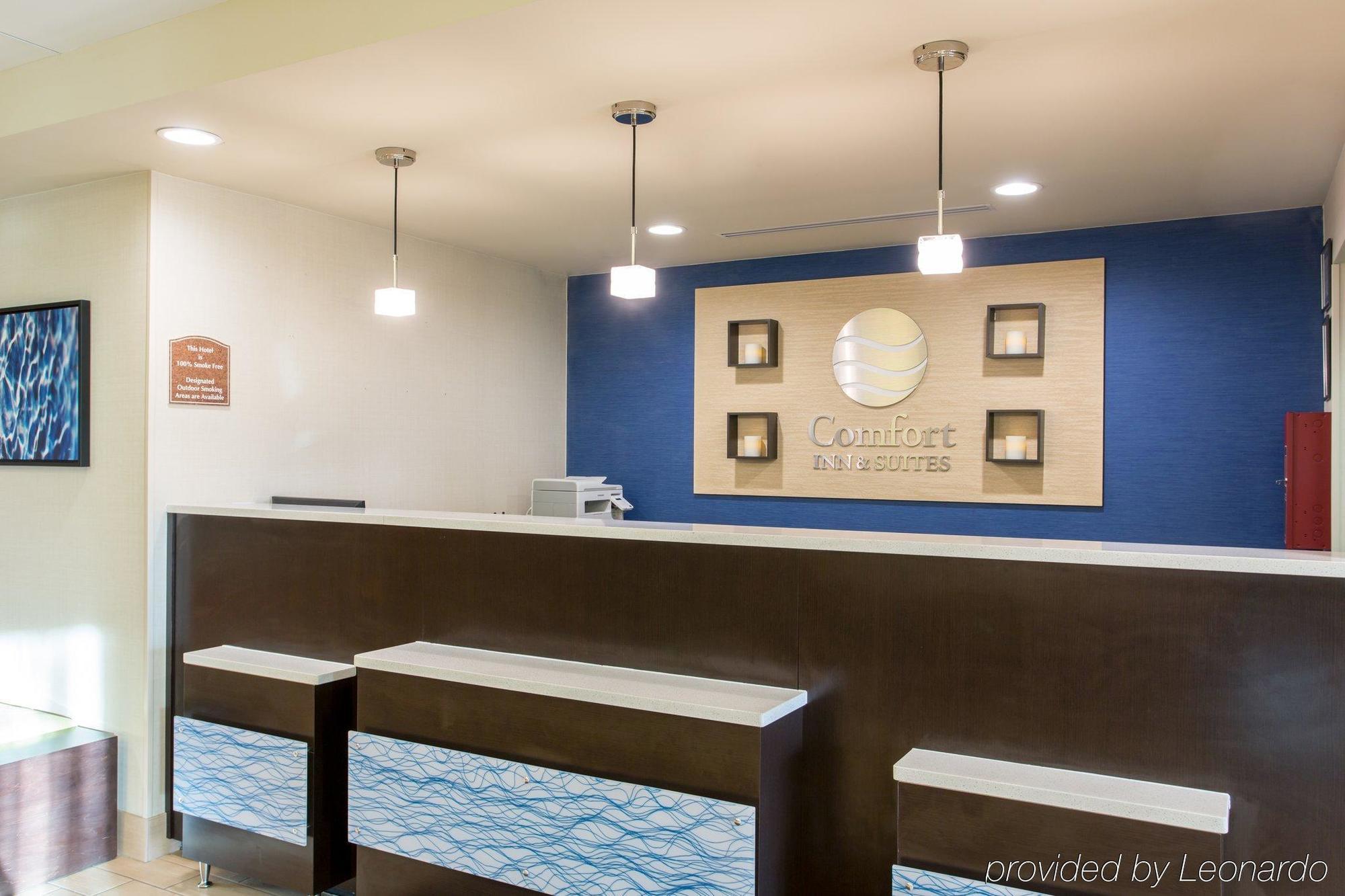 Comfort Inn & Suites Кууквил Екстериор снимка