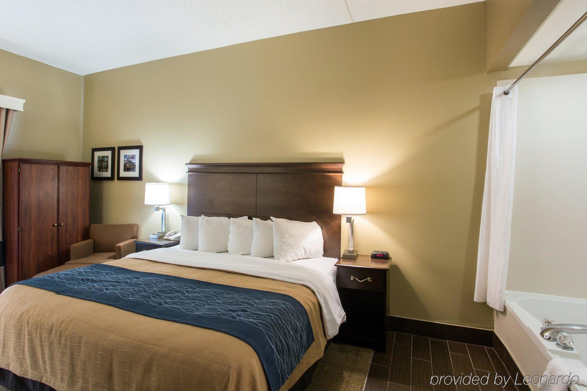 Comfort Inn & Suites Кууквил Екстериор снимка