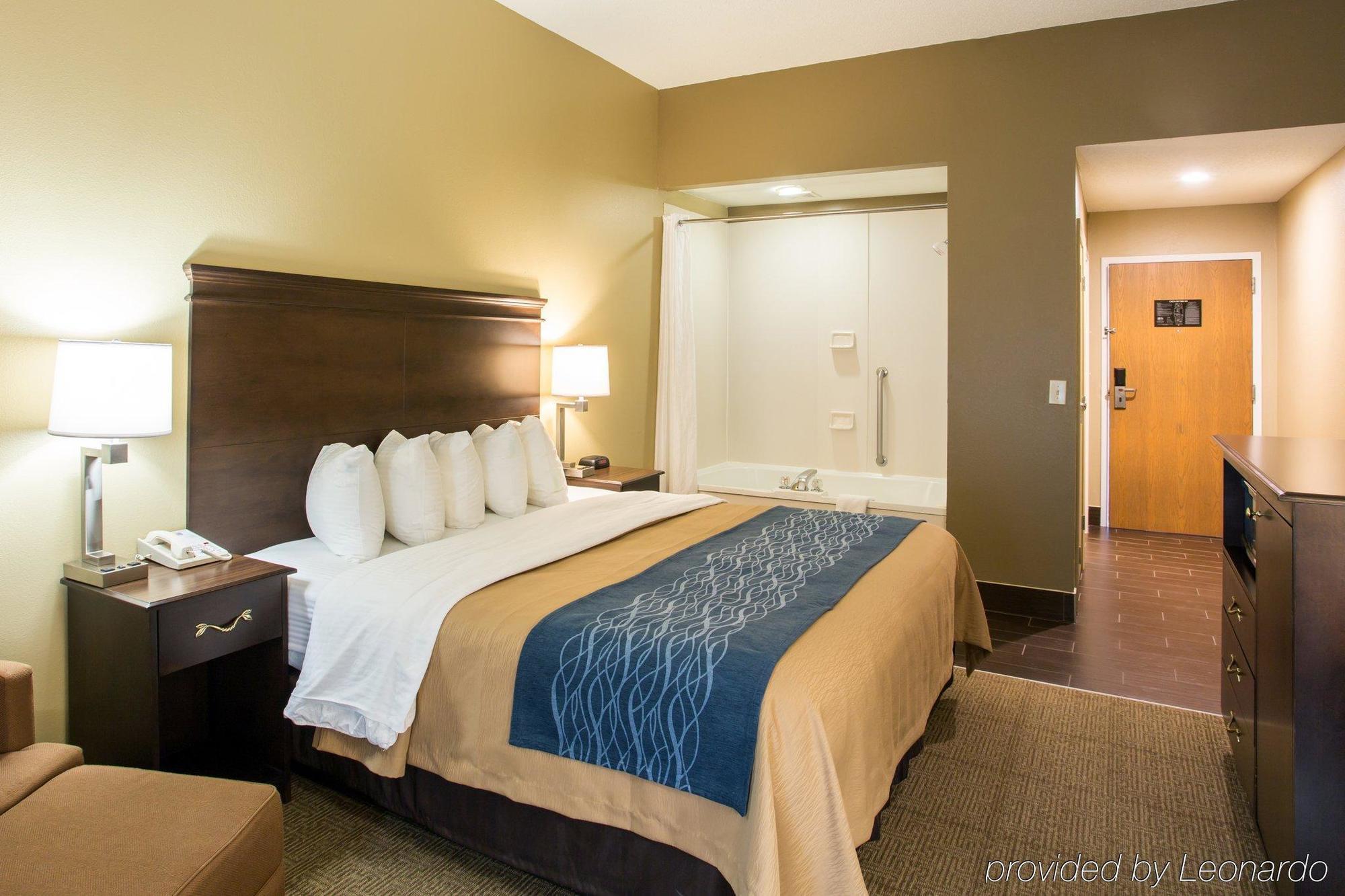 Comfort Inn & Suites Кууквил Екстериор снимка