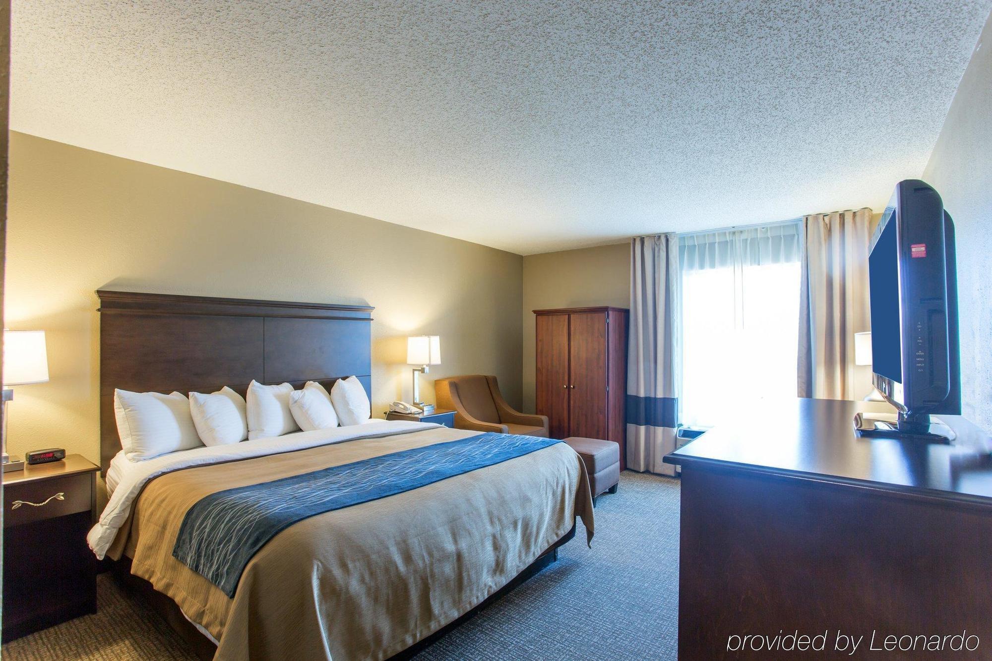 Comfort Inn & Suites Кууквил Екстериор снимка