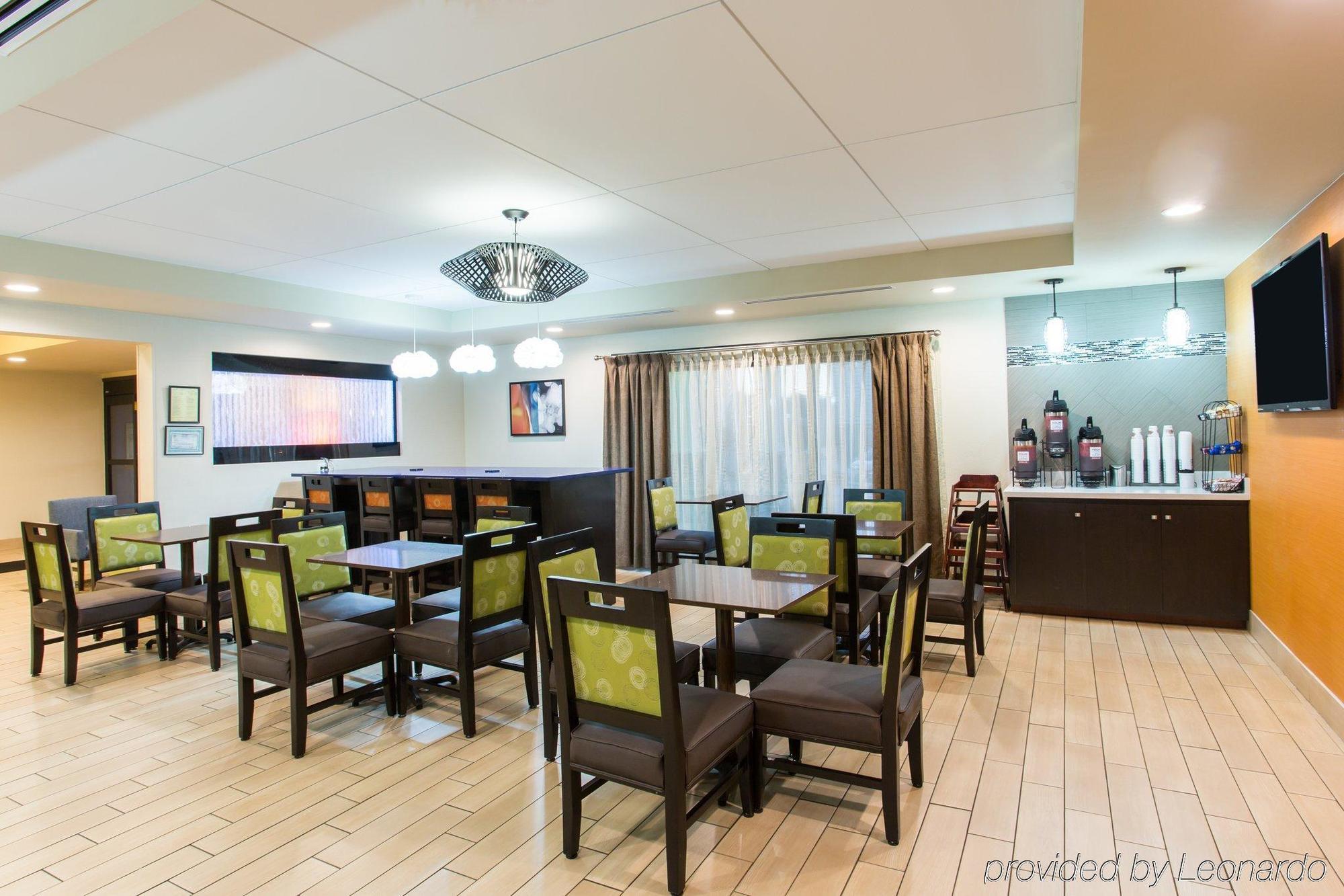 Comfort Inn & Suites Кууквил Екстериор снимка