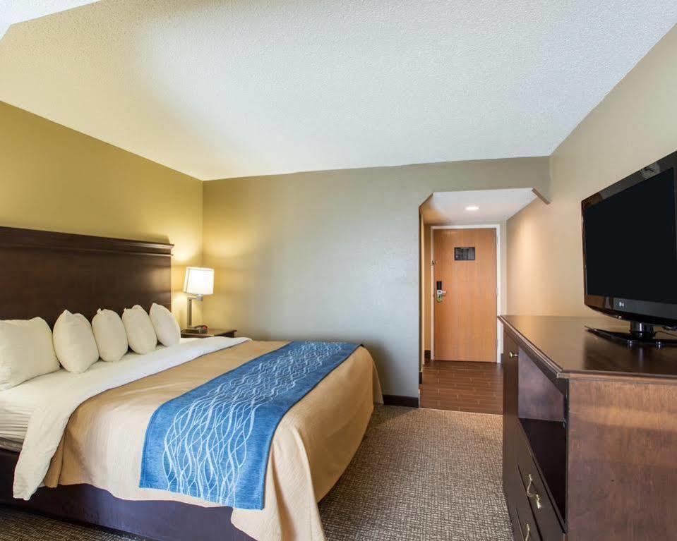 Comfort Inn & Suites Кууквил Екстериор снимка