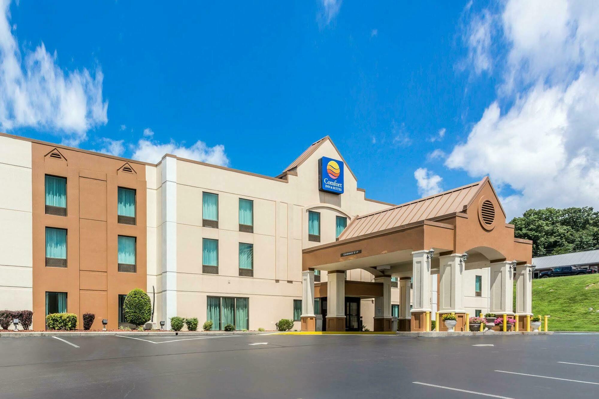 Comfort Inn & Suites Кууквил Екстериор снимка